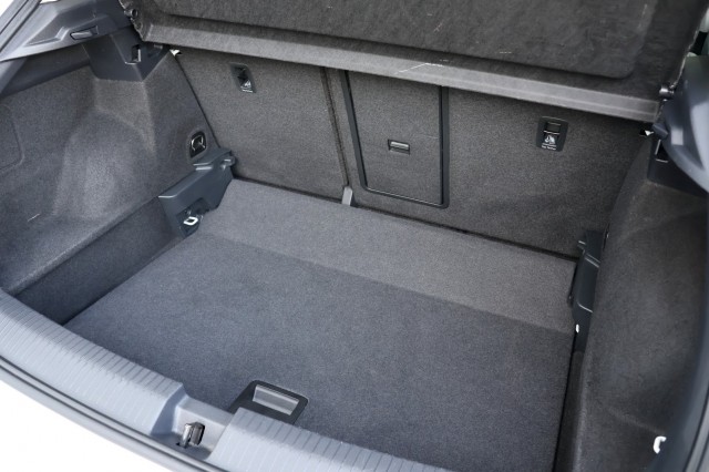 VOLKSWAGEN T-ROC 1.5 TSI DSG Life - 150 pk **Carplay / Led / ACC, Autobedrijf Ploemen Meerssen BV, Meerssen