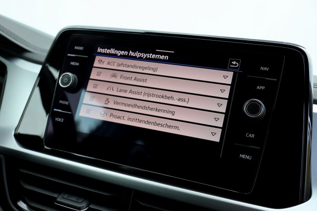 VOLKSWAGEN T-ROC 1.5 TSI DSG Life - 150 pk **Carplay / Led / ACC, Autobedrijf Ploemen Meerssen BV, Meerssen