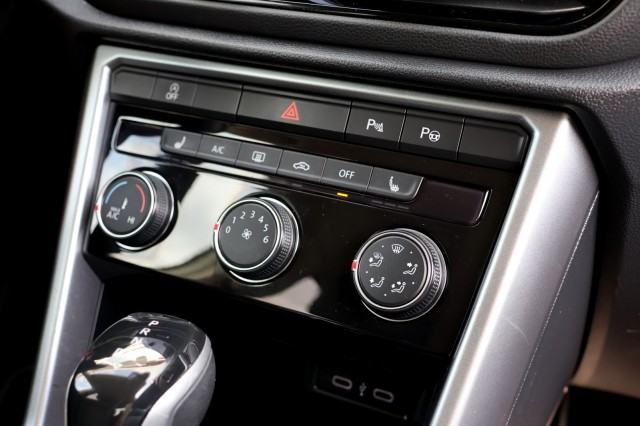 VOLKSWAGEN T-ROC 1.5 TSI DSG Life - 150 pk **Carplay / Led / ACC, Autobedrijf Ploemen Meerssen BV, Meerssen