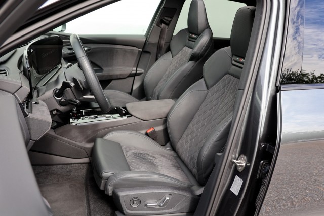 AUDI Q6 E-TRON S Edition Quattro 100 kWh - 387 pk, Autobedrijf Ploemen Meerssen BV, Meerssen