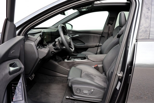 AUDI Q6 E-TRON S Edition Quattro 100 kWh - 387 pk, Autobedrijf Ploemen Meerssen BV, Meerssen