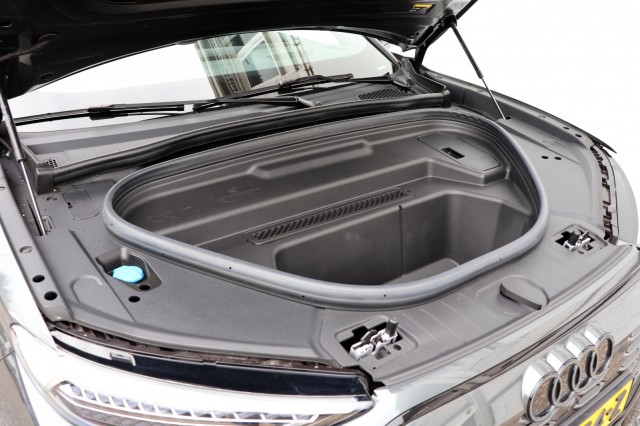 AUDI Q6 E-TRON S Edition Quattro 100 kWh - 387 pk, Autobedrijf Ploemen Meerssen BV, Meerssen