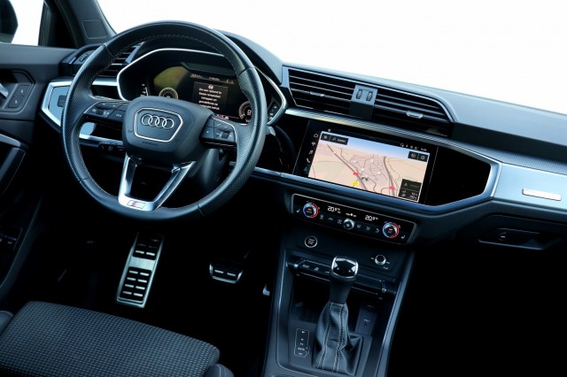 AUDI Q3 Sportback 45 TFSIe S-Line - 245 pk **Camera / Trekhaak / Navi, Autobedrijf Ploemen Meerssen BV, Meerssen