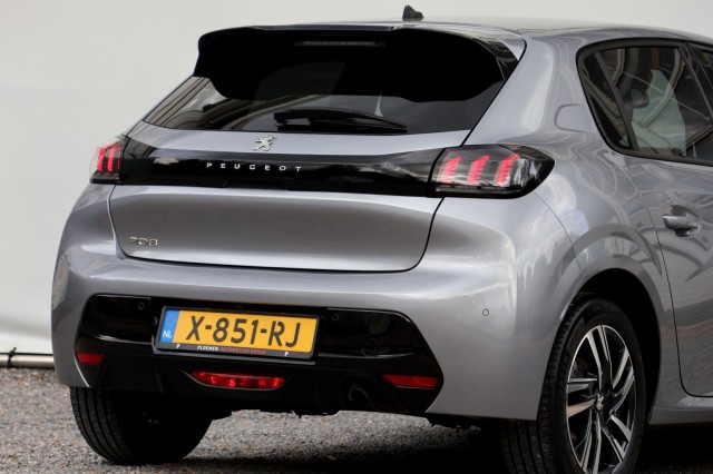 PEUGEOT 208 1.2 PureTech Allure - 101 pk **Camera / Led / Carplay / Navi, Autobedrijf Ploemen Meerssen BV, Meerssen