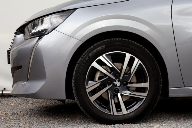 PEUGEOT 208 1.2 PureTech Allure - 101 pk **Camera / Led / Carplay / Navi, Autobedrijf Ploemen Meerssen BV, Meerssen