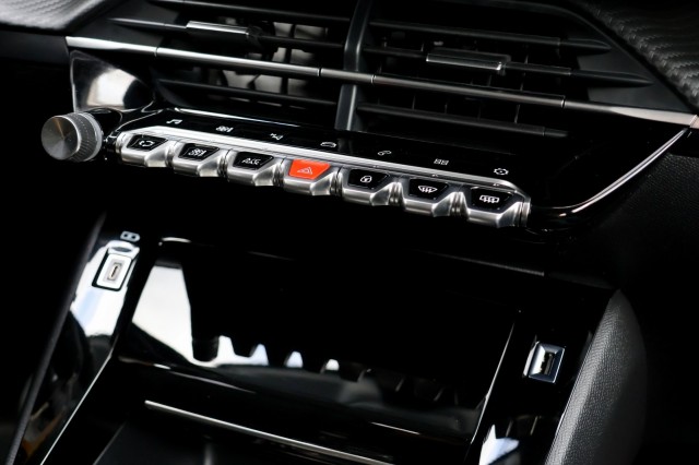 PEUGEOT 208 1.2 PureTech Allure - 101 pk **Camera / Led / Carplay / Navi, Autobedrijf Ploemen Meerssen BV, Meerssen