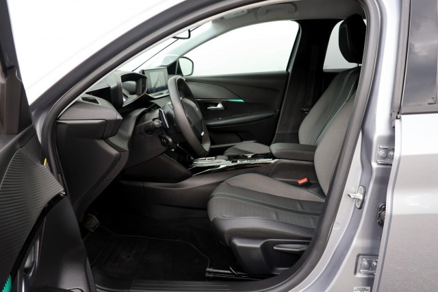 PEUGEOT 208 1.2 PureTech Allure - 101 pk **Camera / Led / Carplay / Navi, Autobedrijf Ploemen Meerssen BV, Meerssen