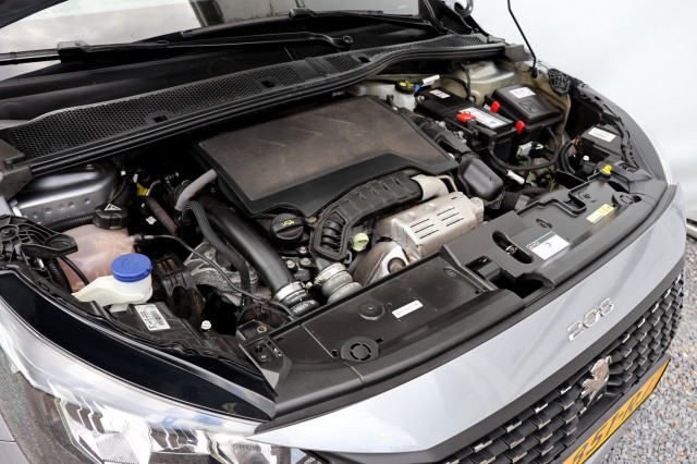 PEUGEOT 208 1.2 PureTech Allure - 101 pk **Camera / Led / Carplay / Navi, Autobedrijf Ploemen Meerssen BV, Meerssen