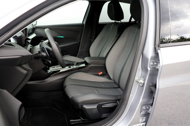 PEUGEOT 208 1.2 PureTech Allure - 101 pk **Camera / Led / Carplay / Navi, Autobedrijf Ploemen Meerssen BV, Meerssen