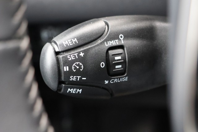 PEUGEOT 208 1.2 PureTech Allure - 101 pk **Camera / Led / Carplay / Navi, Autobedrijf Ploemen Meerssen BV, Meerssen