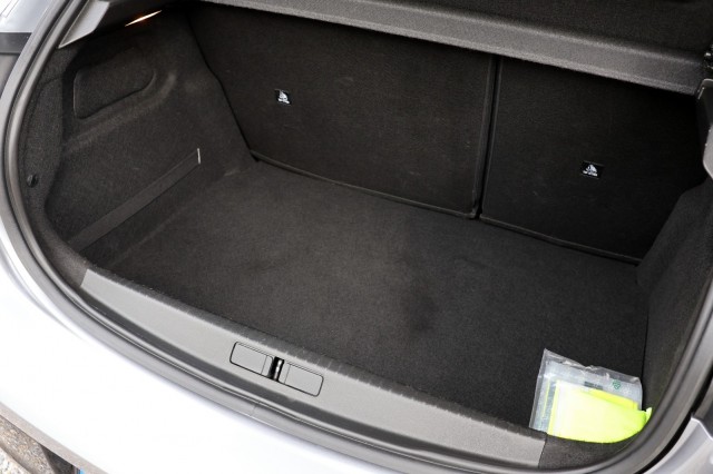 PEUGEOT 208 1.2 PureTech Allure - 101 pk **Camera / Led / Carplay / Navi, Autobedrijf Ploemen Meerssen BV, Meerssen