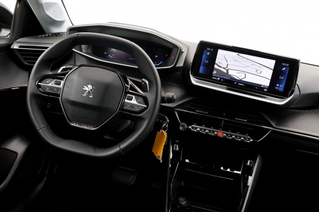 PEUGEOT 208 1.2 PureTech Allure - 101 pk **Camera / Led / Carplay / Navi, Autobedrijf Ploemen Meerssen BV, Meerssen