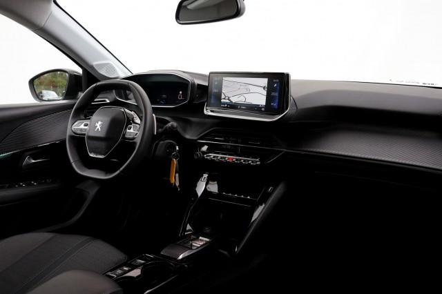 PEUGEOT 208 1.2 PureTech Allure - 101 pk **Camera / Led / Carplay / Navi, Autobedrijf Ploemen Meerssen BV, Meerssen