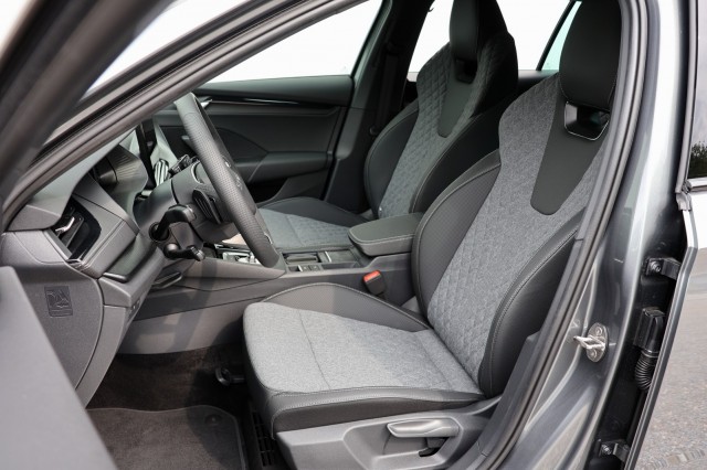 SKODA OCTAVIA Combi 1.5 TSI MHEV Sportline Business - 150 pk , Autobedrijf Ploemen Meerssen BV, Meerssen