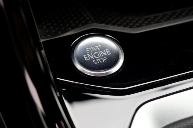 VOLKSWAGEN T-ROC 1.5 TSI DSG R-Line - 150 pk , Autobedrijf Ploemen Meerssen BV, Meerssen