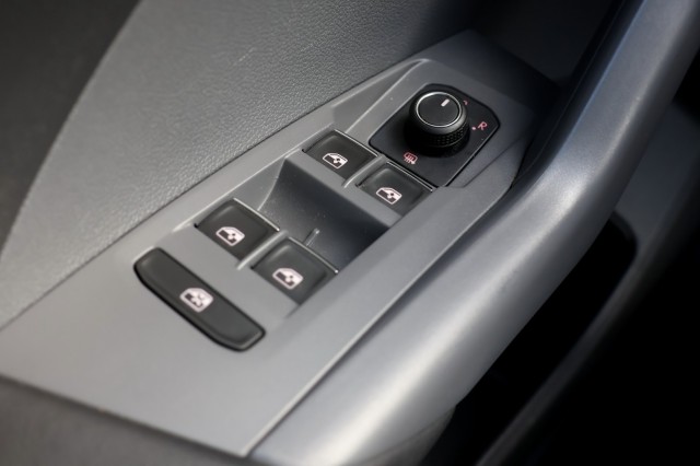 VOLKSWAGEN T-CROSS 1.0 TSI United - 95 pk **Navi / Carplay / Climate / ACC, Autobedrijf Ploemen Meerssen BV, Meerssen