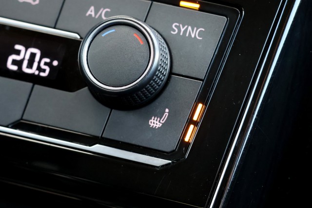 VOLKSWAGEN T-CROSS 1.0 TSI United - 95 pk **Navi / Carplay / Climate / ACC, Autobedrijf Ploemen Meerssen BV, Meerssen