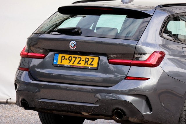 BMW 3-SERIE Touring 318i High Executive M Sport - 156 pk **Trekhaak / Camera, Autobedrijf Ploemen Meerssen BV, Meerssen