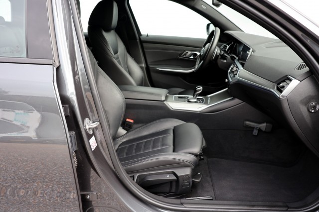 BMW 3-SERIE Touring 318i High Executive M Sport - 156 pk **Trekhaak / Camera, Autobedrijf Ploemen Meerssen BV, Meerssen