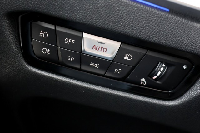 BMW 3-SERIE Touring 318i High Executive M Sport - 156 pk **Trekhaak / Camera, Autobedrijf Ploemen Meerssen BV, Meerssen