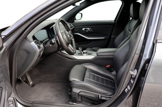 BMW 3-SERIE Touring 318i High Executive M Sport - 156 pk **Trekhaak / Camera, Autobedrijf Ploemen Meerssen BV, Meerssen