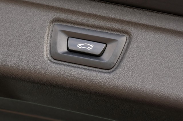 BMW 3-SERIE Touring 318i High Executive M Sport - 156 pk **Trekhaak / Camera, Autobedrijf Ploemen Meerssen BV, Meerssen