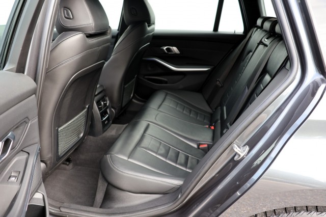 BMW 3-SERIE Touring 318i High Executive M Sport - 156 pk **Trekhaak / Camera, Autobedrijf Ploemen Meerssen BV, Meerssen