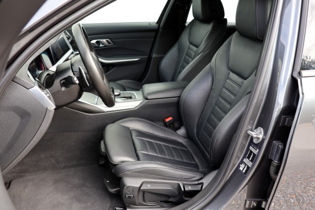 BMW 3-SERIE Touring 318i High Executive M Sport - 156 pk **Trekhaak / Camera, Autobedrijf Ploemen Meerssen BV, Meerssen