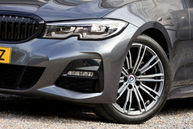 BMW 3-SERIE Touring 318i High Executive M Sport - 156 pk **Trekhaak / Camera, Autobedrijf Ploemen Meerssen BV, Meerssen