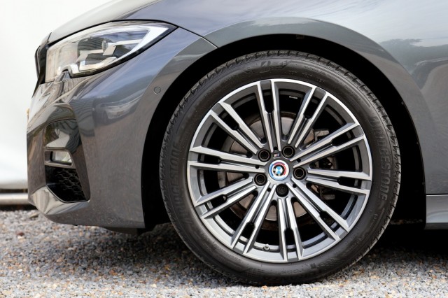 BMW 3-SERIE Touring 318i High Executive M Sport - 156 pk **Trekhaak / Camera, Autobedrijf Ploemen Meerssen BV, Meerssen