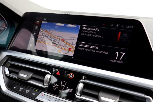 BMW 3-SERIE Touring 318i High Executive M Sport - 156 pk **Trekhaak / Camera, Autobedrijf Ploemen Meerssen BV, Meerssen