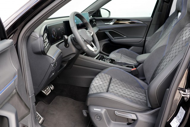 VOLKSWAGEN TIGUAN 1.5 eTSI R-Line - 150 pk **Pano / Harman Kardon / Area view, Autobedrijf Ploemen Meerssen BV, Meerssen