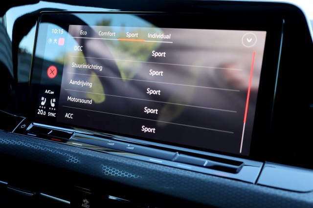 VOLKSWAGEN GOLF 2.0 TSI GTI - 245 pk **Pano / IQ Light / Harman Kardon / Leder  , Autobedrijf Ploemen Meerssen BV, Meerssen