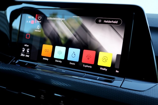 VOLKSWAGEN GOLF 2.0 TSI GTI - 245 pk **Pano / IQ Light / Harman Kardon / Leder  , Autobedrijf Ploemen Meerssen BV, Meerssen