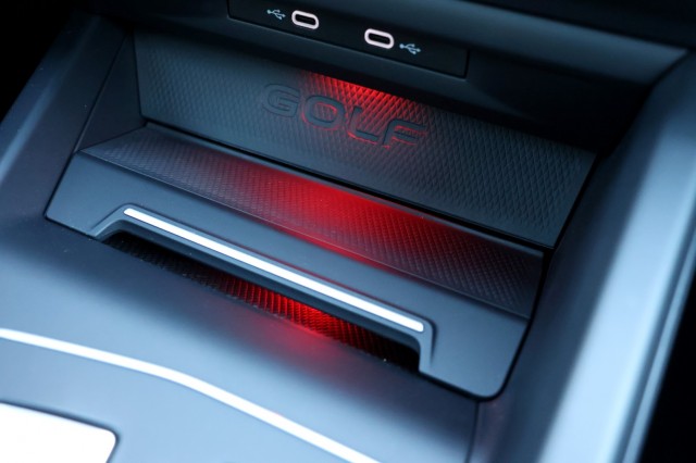 VOLKSWAGEN GOLF 2.0 TSI GTI - 245 pk **Pano / IQ Light / Harman Kardon / Leder  , Autobedrijf Ploemen Meerssen BV, Meerssen