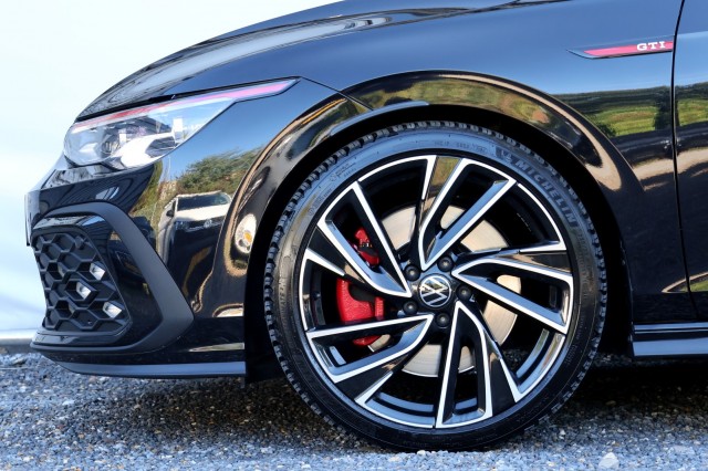 VOLKSWAGEN GOLF 2.0 TSI GTI - 245 pk **Pano / IQ Light / Harman Kardon / Leder  , Autobedrijf Ploemen Meerssen BV, Meerssen