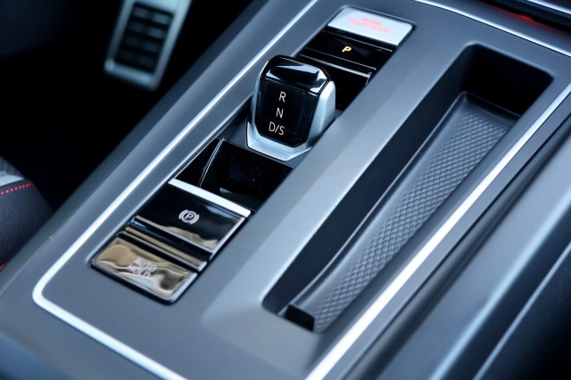 VOLKSWAGEN GOLF 2.0 TSI GTI - 245 pk **Pano / IQ Light / Harman Kardon / Leder  , Autobedrijf Ploemen Meerssen BV, Meerssen