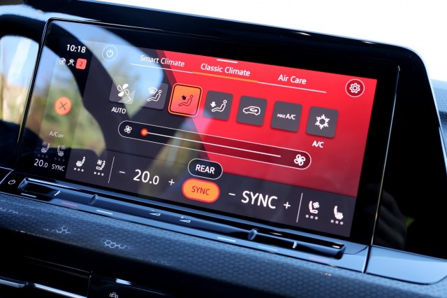 VOLKSWAGEN GOLF 2.0 TSI GTI - 245 pk **Pano / IQ Light / Harman Kardon / Leder  , Autobedrijf Ploemen Meerssen BV, Meerssen