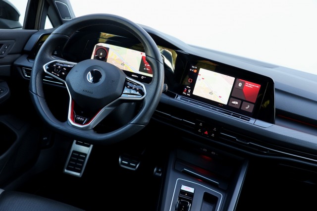 VOLKSWAGEN GOLF 2.0 TSI GTI - 245 pk **Pano / IQ Light / Harman Kardon / Leder  , Autobedrijf Ploemen Meerssen BV, Meerssen