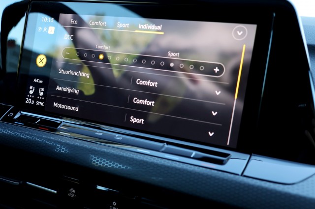 VOLKSWAGEN GOLF 2.0 TSI GTI - 245 pk **Pano / IQ Light / Harman Kardon / Leder  , Autobedrijf Ploemen Meerssen BV, Meerssen