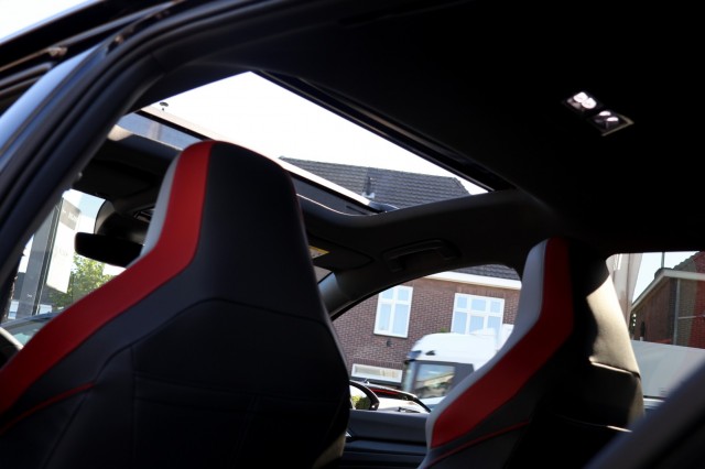 VOLKSWAGEN GOLF 2.0 TSI GTI - 245 pk **Pano / IQ Light / Harman Kardon / Leder  , Autobedrijf Ploemen Meerssen BV, Meerssen