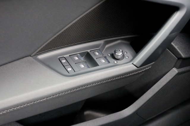 AUDI A3 Sportback 35 TFSI S Edition - 150 pk **Camera / Full Led  , Autobedrijf Ploemen Meerssen BV, Meerssen