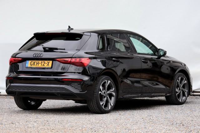 AUDI A3 Sportback 35 TFSI S Edition - 150 pk **Camera / Full Led  , Autobedrijf Ploemen Meerssen BV, Meerssen