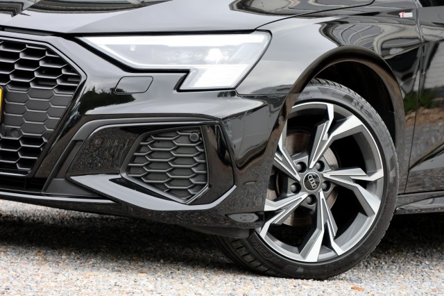 AUDI A3 Sportback 35 TFSI S Edition - 150 pk **Camera / Full Led  , Autobedrijf Ploemen Meerssen BV, Meerssen