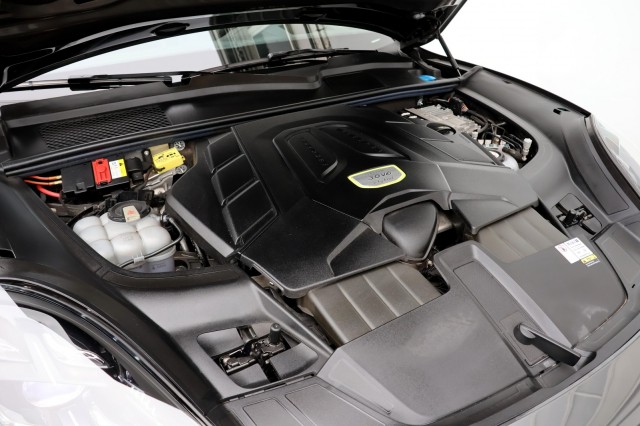 PORSCHE CAYENNE 3.0 E-Hybrid - 462 pk **Sport Chrono Plus / Pano / Head up, Autobedrijf Ploemen Meerssen BV, Meerssen