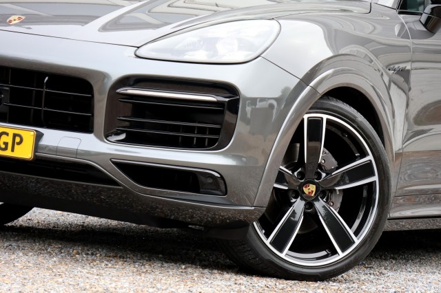 PORSCHE CAYENNE 3.0 E-Hybrid - 462 pk **Sport Chrono Plus / Pano / Head up, Autobedrijf Ploemen Meerssen BV, Meerssen