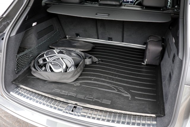 PORSCHE CAYENNE 3.0 E-Hybrid - 462 pk **Sport Chrono Plus / Pano / Head up, Autobedrijf Ploemen Meerssen BV, Meerssen