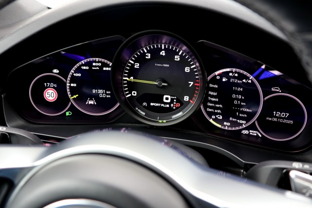 PORSCHE CAYENNE 3.0 E-Hybrid - 462 pk **Sport Chrono Plus / Pano / Head up, Autobedrijf Ploemen Meerssen BV, Meerssen