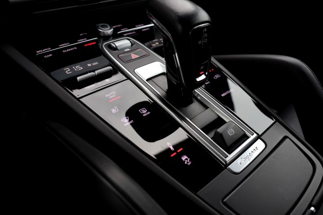 PORSCHE CAYENNE 3.0 E-Hybrid - 462 pk **Sport Chrono Plus / Pano / Head up, Autobedrijf Ploemen Meerssen BV, Meerssen