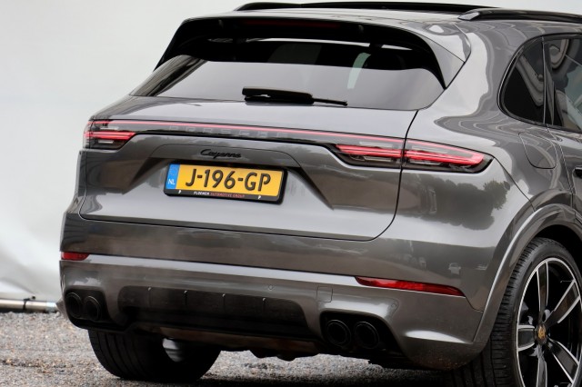 PORSCHE CAYENNE 3.0 E-Hybrid - 462 pk **Sport Chrono Plus / Pano / Head up, Autobedrijf Ploemen Meerssen BV, Meerssen